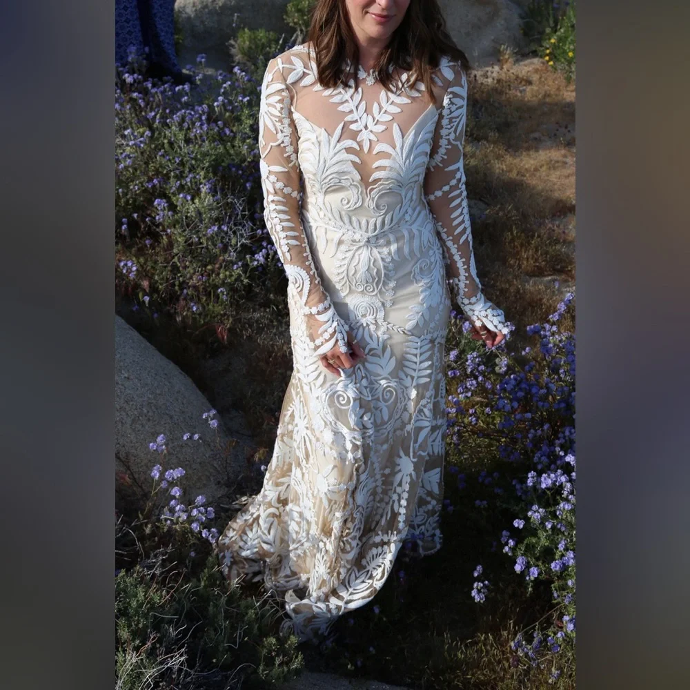 Elegant Cream Lace Wedding Dress - Picture 2 of 16